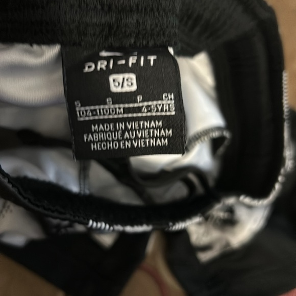 Nike - Picture 2 of 3